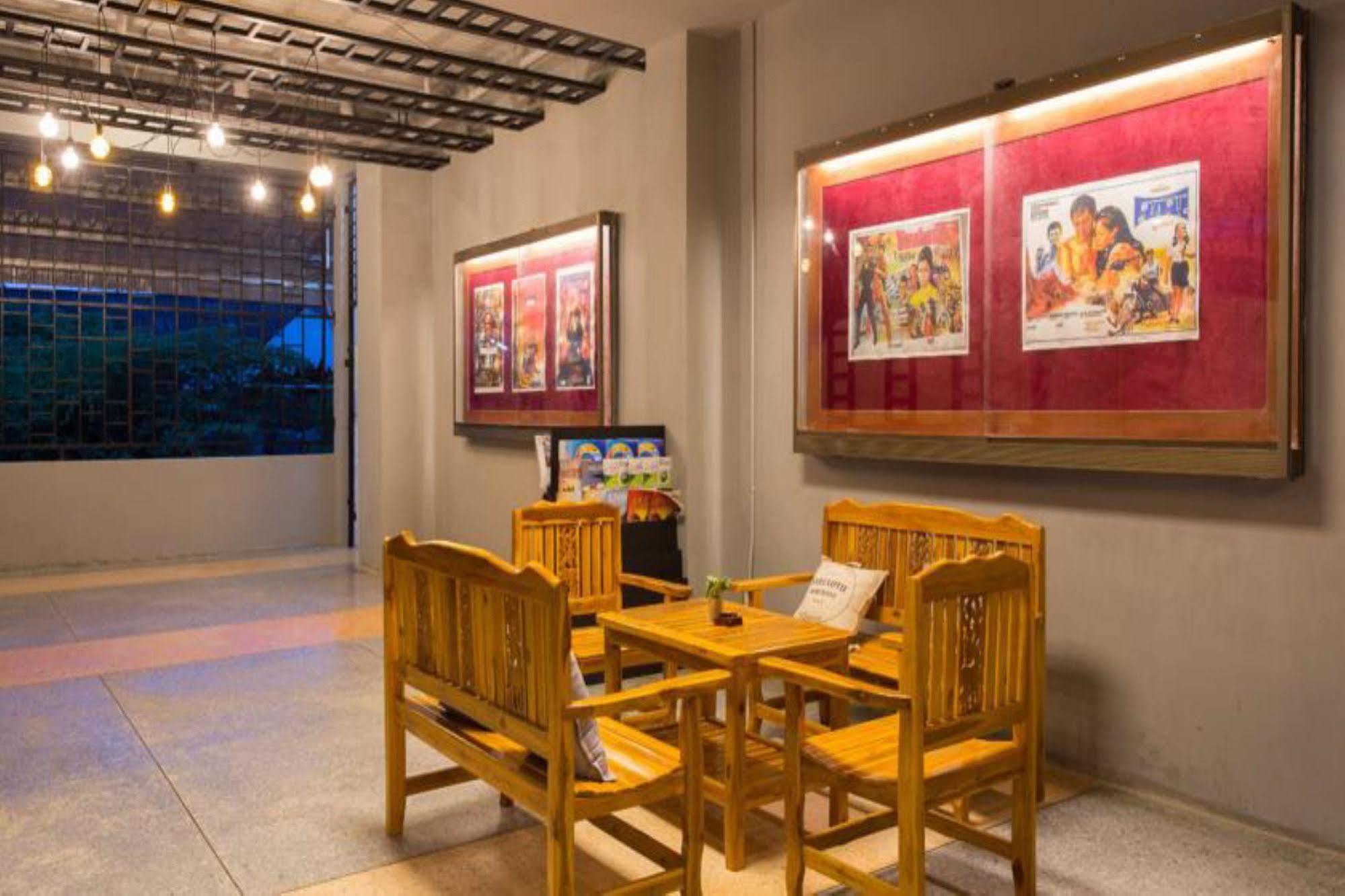 Holiday Station Hostel Krabi Exterior photo