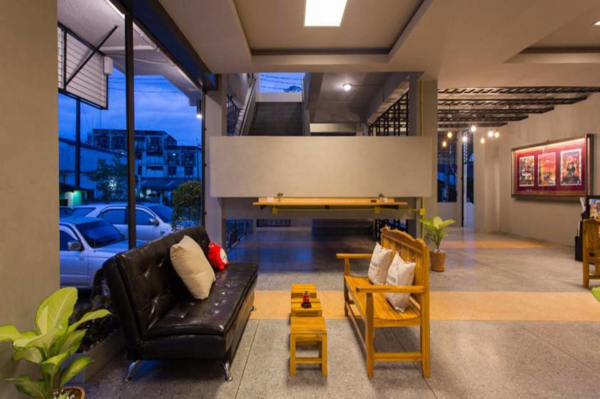 Holiday Station Hostel Krabi Exterior photo