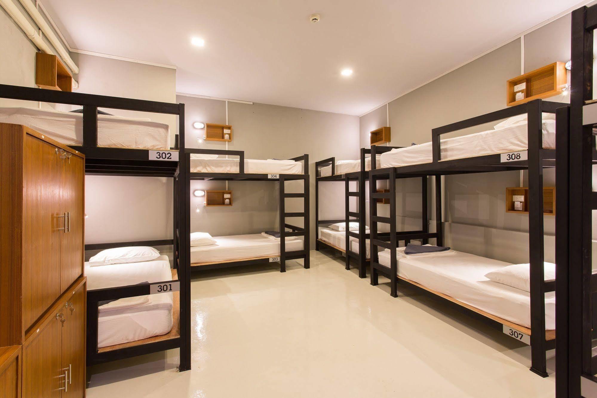 Holiday Station Hostel Krabi Exterior photo