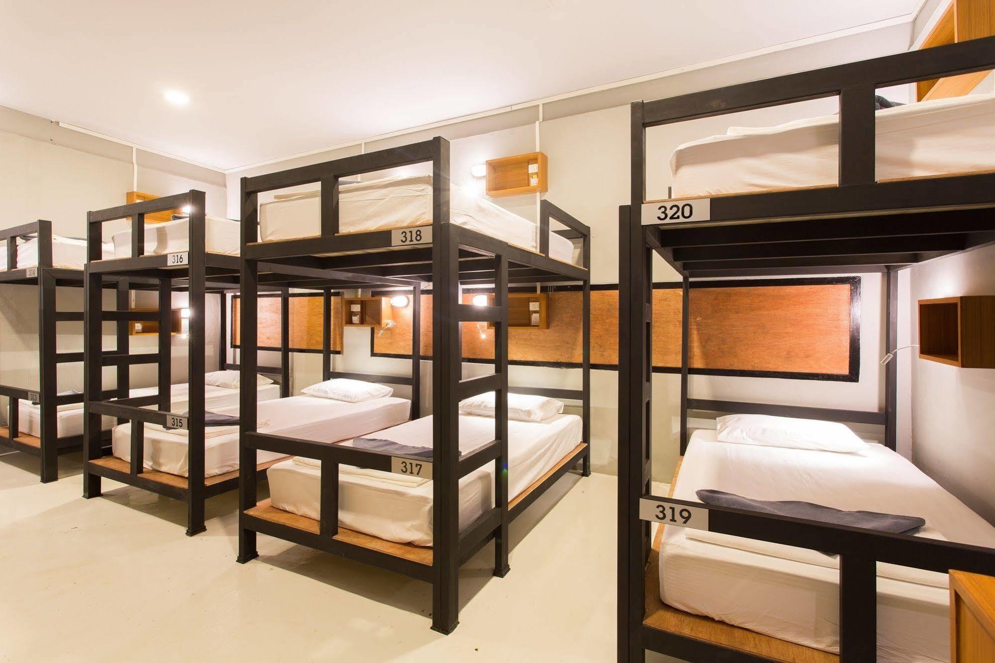 Holiday Station Hostel Krabi Exterior photo